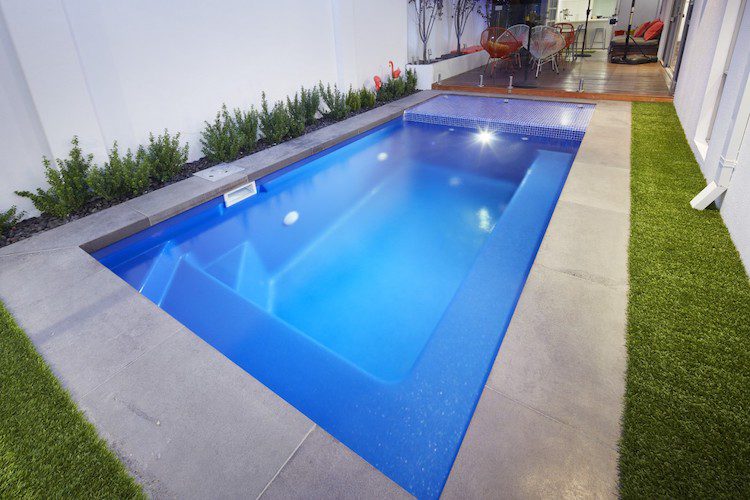 4.2mx1.6m-billabong-slimline-plunge-pool-3.jpg