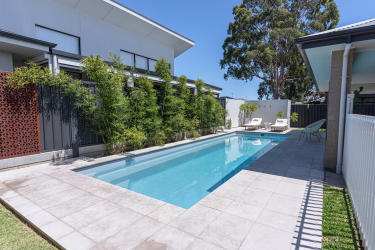 hampton-lap-pool-10m-silver-pearl-sparkle-galleryimage-3-1.jpg