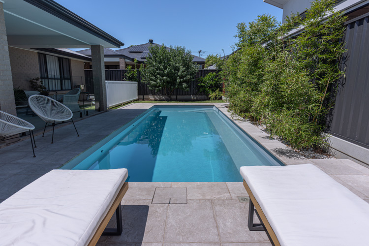 hampton-lap-pool-10m-silver-pearl-sparkle-galleryimage-7.jpg